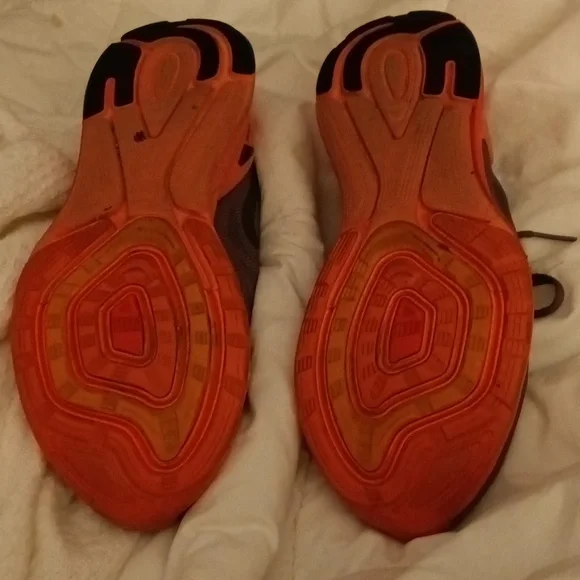 Ladies size 8 Nike Free Run - Picture 6 of 6